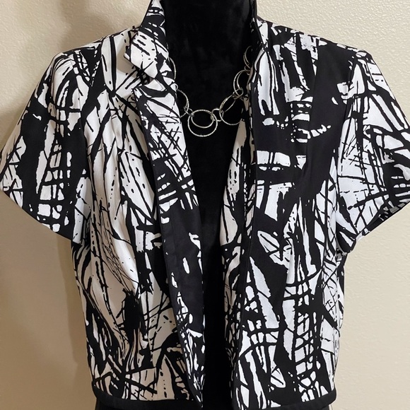 DRESS BARN SHORTSLEEVED BLACK AND WHITE JACKET SZ 16 - Picture 8 of 9